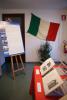bandiera italiana esposta in sala